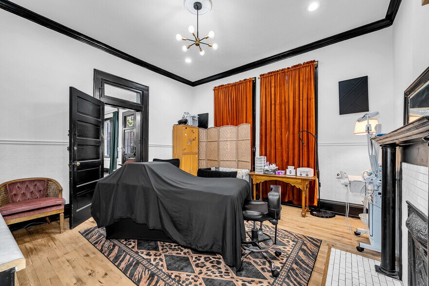 More Photos Of 110 S 2nd St, Ozark Flex For Sale