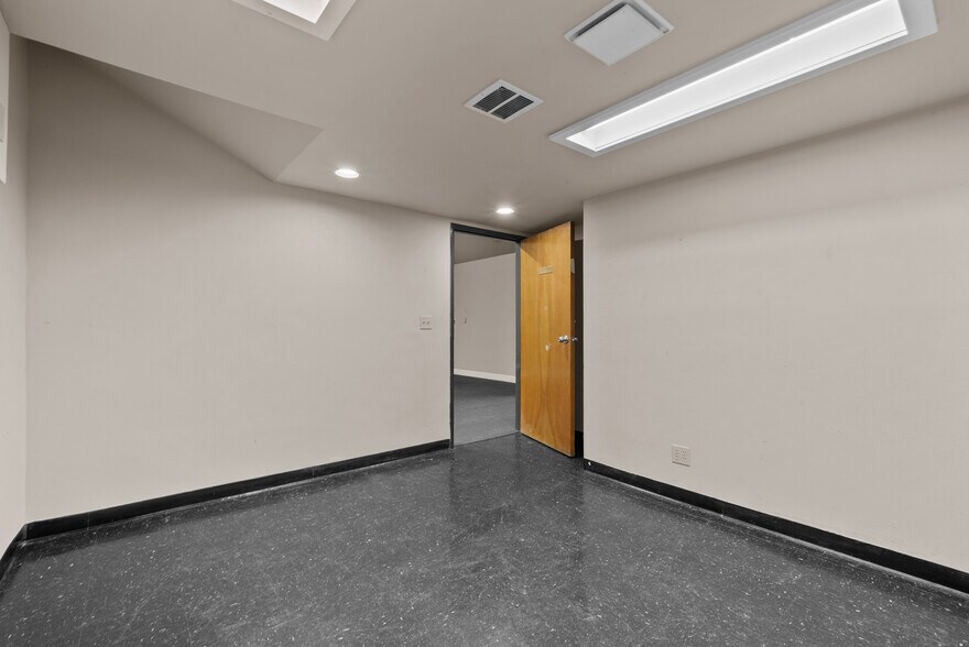 More Photos Of 940 E Main St, Santa Paula Storefront For Lease