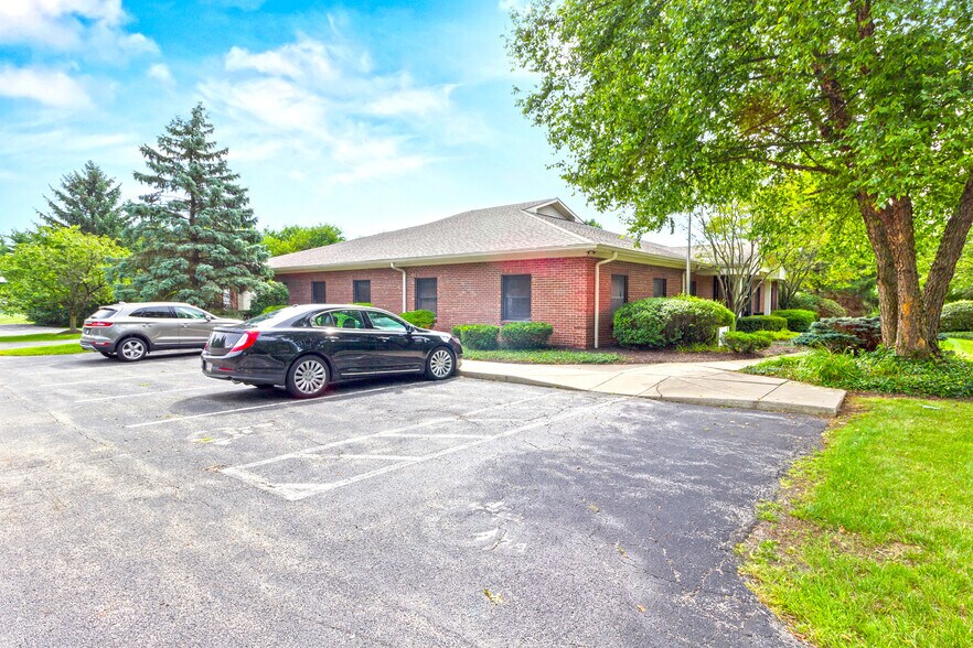 More Photos Of 1542 E Greyhound Pass, Carmel Medical For Lease