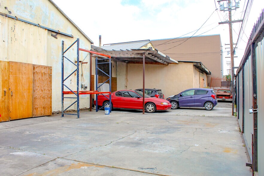 More Photos Of 1470-1472 Cota Ave, Long Beach Warehouse For Sale