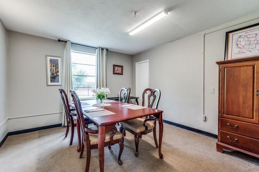 More Photos Of 1710 N McDonald St, McKinney Assisted Living For Sale