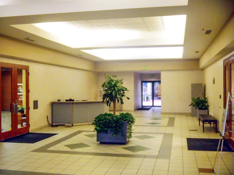 More Photos Of 2525 N Shadeland Ave, Indianapolis Light Distribution For Lease