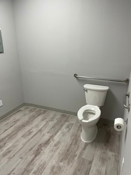 More Photos Of 189 Main Rd, Riverhead Medical For Lease