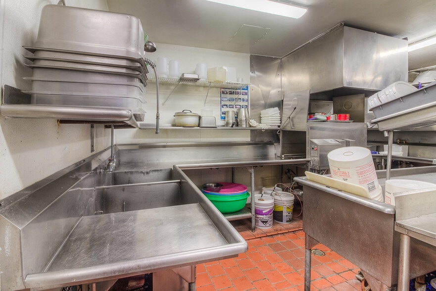 More Photos Of 822 N 1st St, Yakima Restaurant For Sale