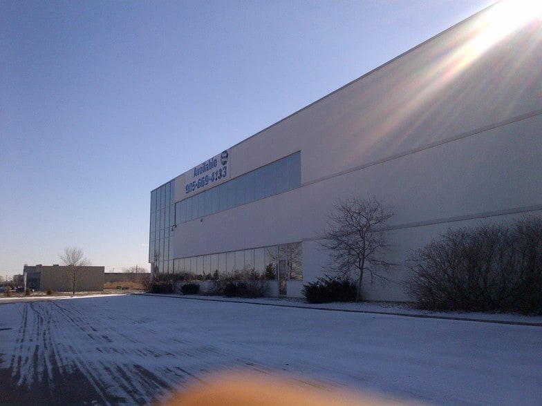 More Photos Of 950 S Service Rd, Stoney Creek Warehouse For Lease