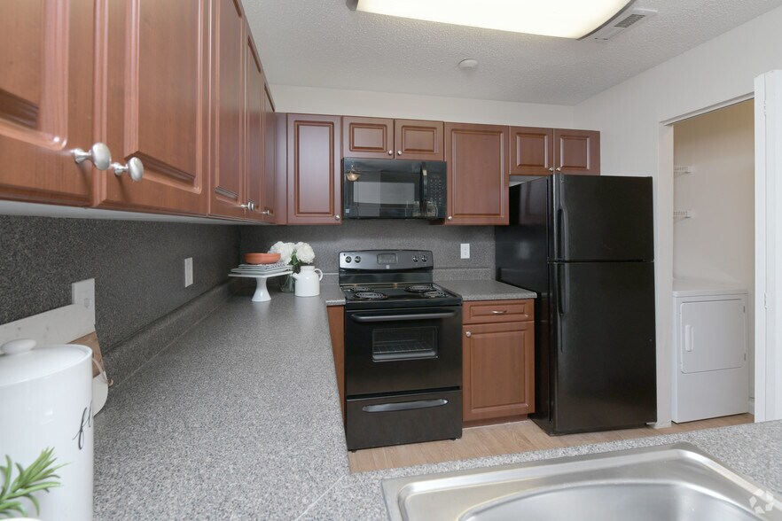 More Photos Of 100 Elena St, Cranston Apartments For Sale
