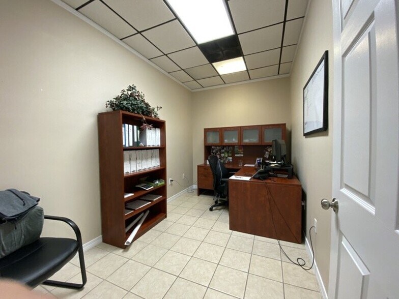 More Photos Of 913 Gulf Breeze Pky, Gulf Breeze Storefront Retail Office For Sale