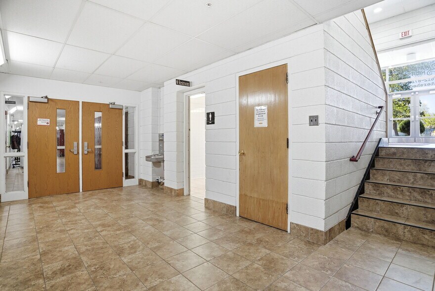 More Photos Of 6541 16TH Ave S, Richfield Schools For Lease