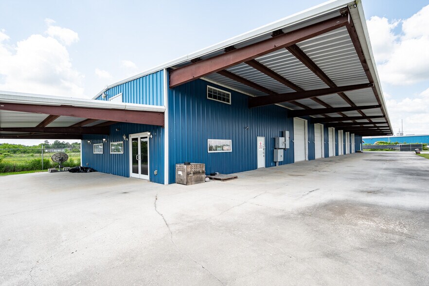 More Photos Of 12586 US-59, Splendora Warehouse For Sale