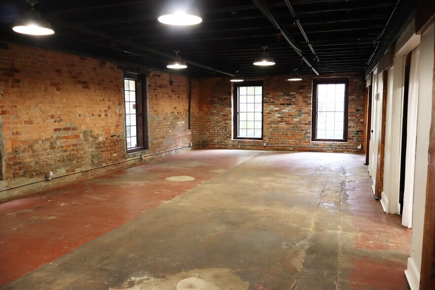More Photos Of 210 N Main St, Kernersville Storefront For Lease