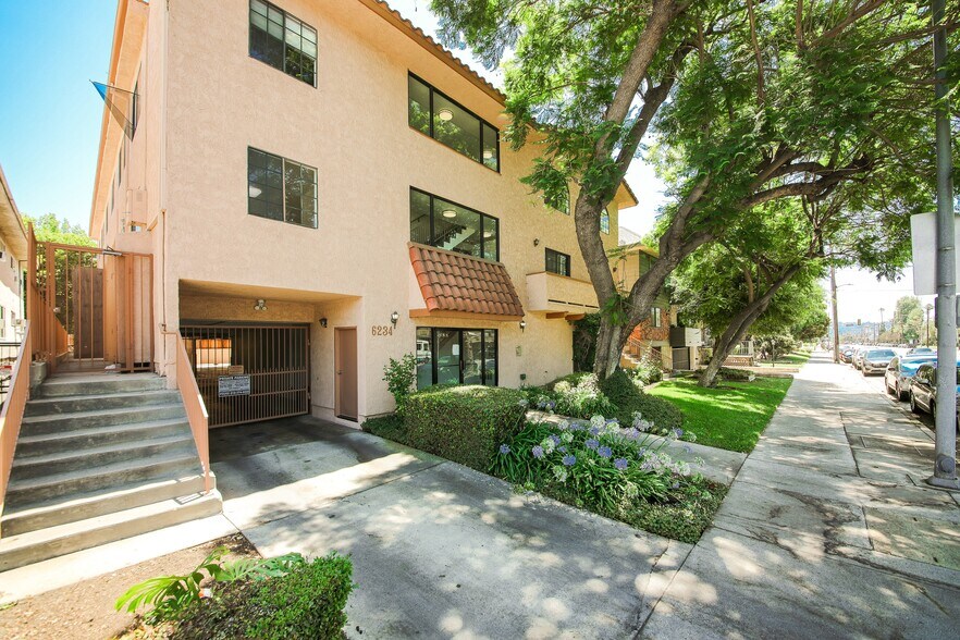 More Photos Of 6234 Woodman Ave, Van Nuys Apartments For Sale