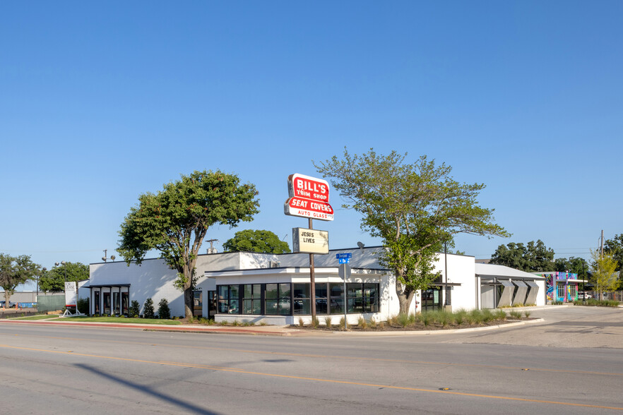 Primary Photo Of 300 E Division St, Arlington Restaurant For Lease