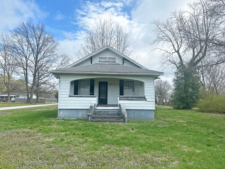 More Photos Of 1001 Crawford St, Tilden Specialty For Sale