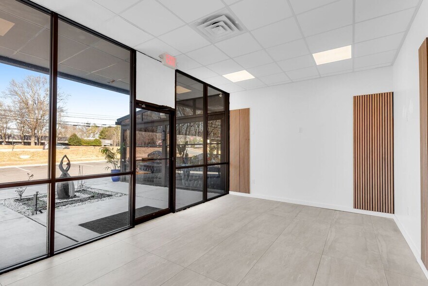 More Photos Of 7855 Roswell Rd, Sandy Springs Freestanding For Lease