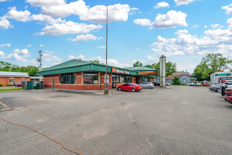 More Photos Of 215 W 6th St, Junction City Freestanding For Lease