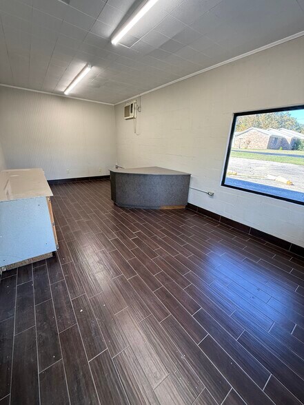 More Photos Of 5785 Tennessee 226, Savannah Flex For Lease