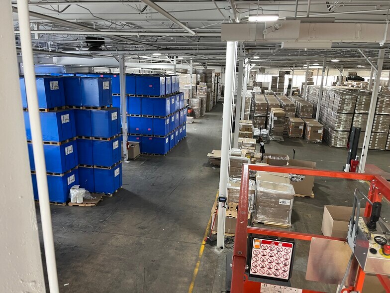 More Photos Of 6350 Kirk St, Morton Grove Manufacturing For Lease