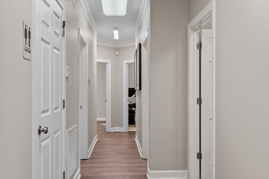 More Photos Of 6501 Creedmoor Rd, Raleigh Office Residential For Lease