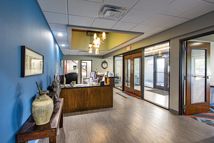 More Photos Of 303 W Calhoun Ave, Temple Office For Sale