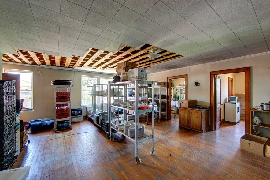 More Photos Of 302 Main St, Columbia Industrial For Sale