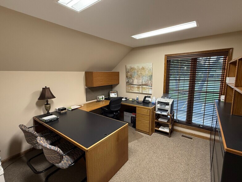More Photos Of 475 W Terra Cotta Ave, Crystal Lake Office For Lease