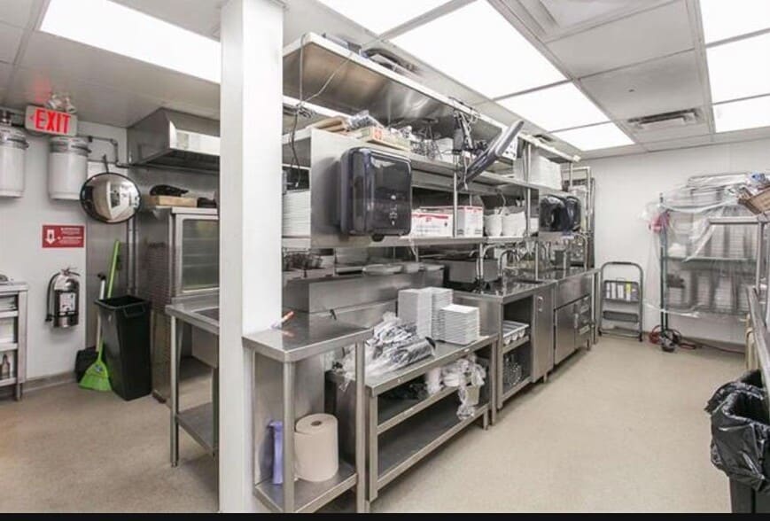 More Photos Of 9254 Nowell St, Chilliwack Restaurant For Lease