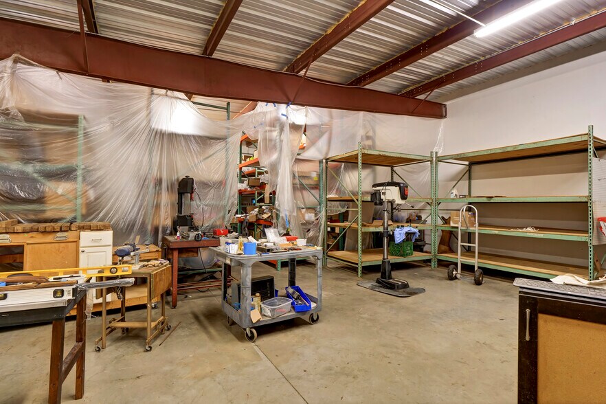 More Photos Of 1316 S 5th Ave, Wilmington Service For Sale