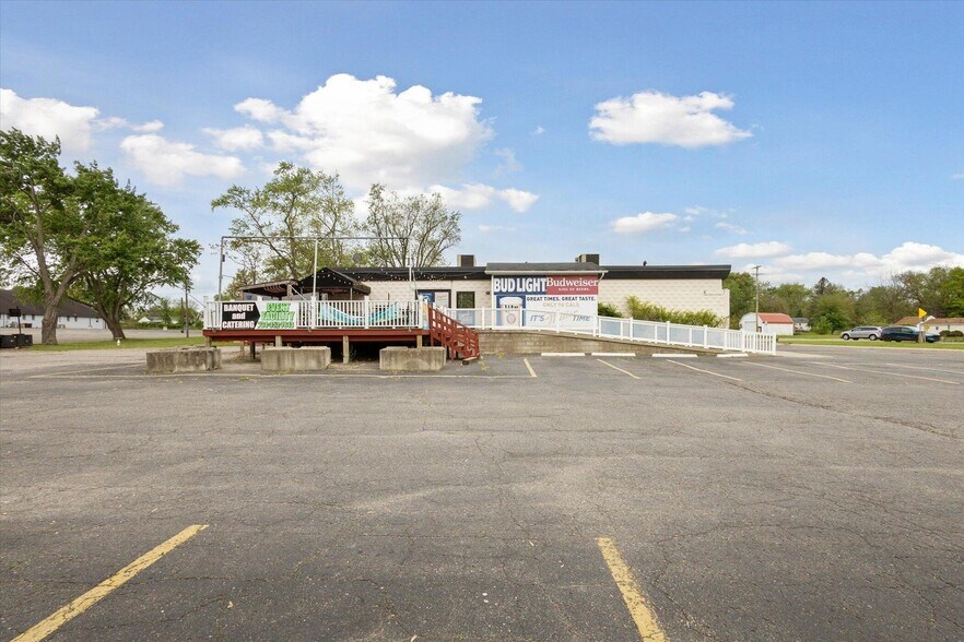 More Photos Of 3705 Ann Arbor Rd, Jackson Restaurant For Sale