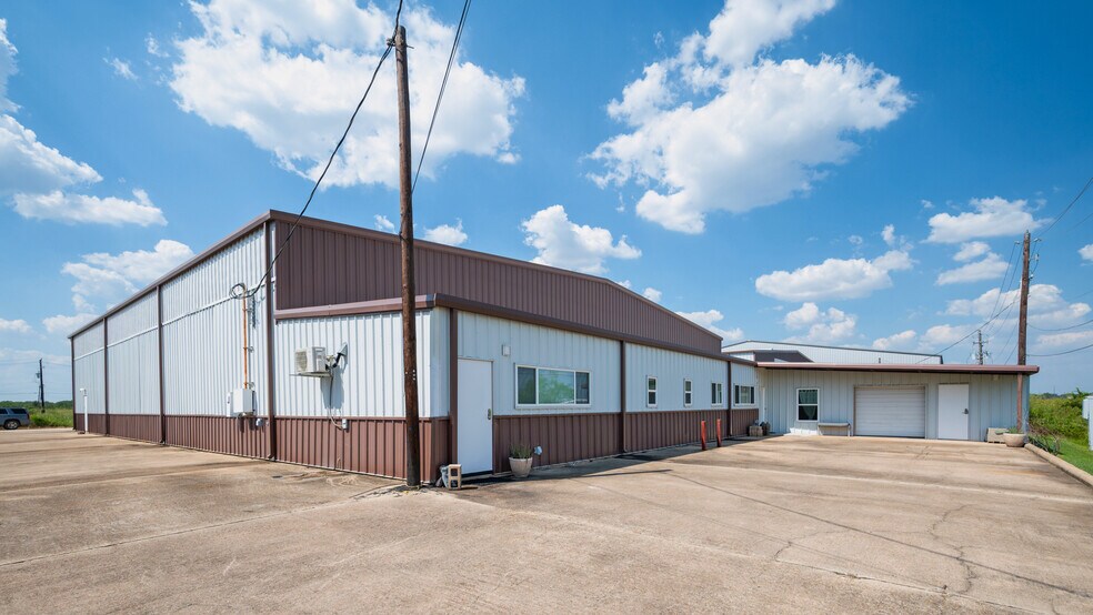 More Photos Of 5519 W Arcola Airport, Arcola Airplane Hangar For Sale