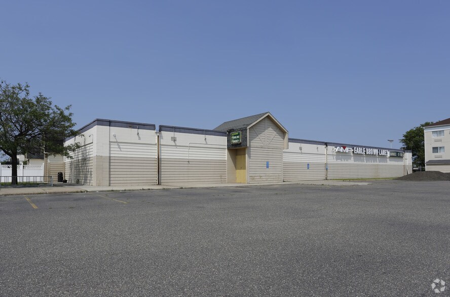 More Photos Of 6440 James Cir N, Brooklyn Center Bowling Alley For Sale