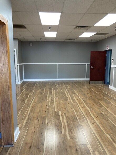 More Photos Of 136 Shelding Dr, Delaware Water Gap Manufacturing For Lease