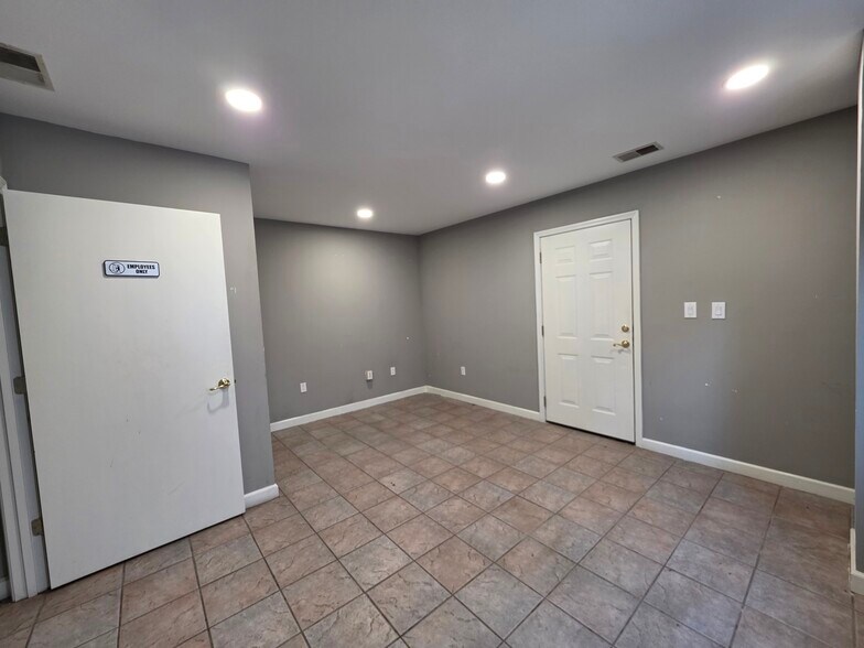 More Photos Of 5851 Lowcountry Dr, Ridgeland Warehouse For Lease