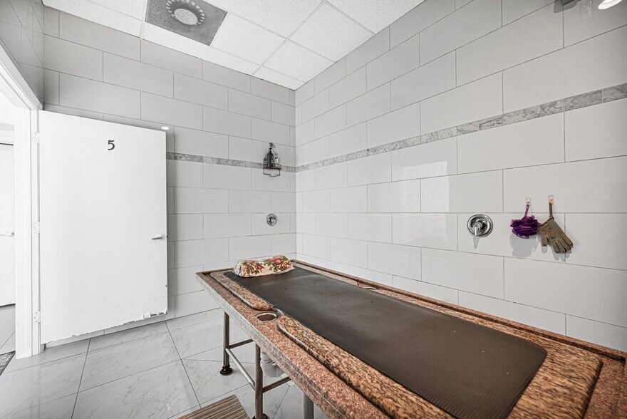 More Photos Of 2301 Wilton Dr, Wilton Manors Apartments For Sale