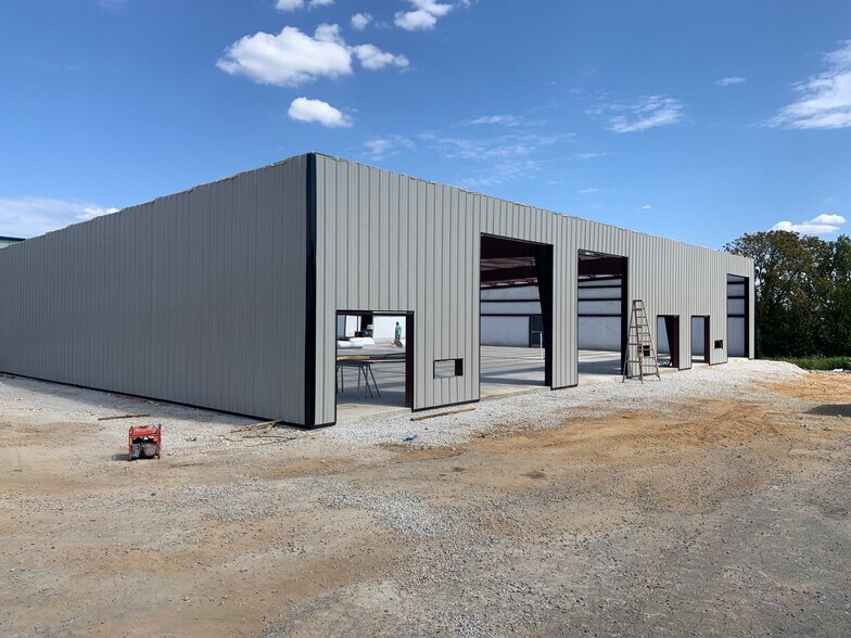 More Photos Of 736 Allenridge Pt, Lexington Flex For Lease