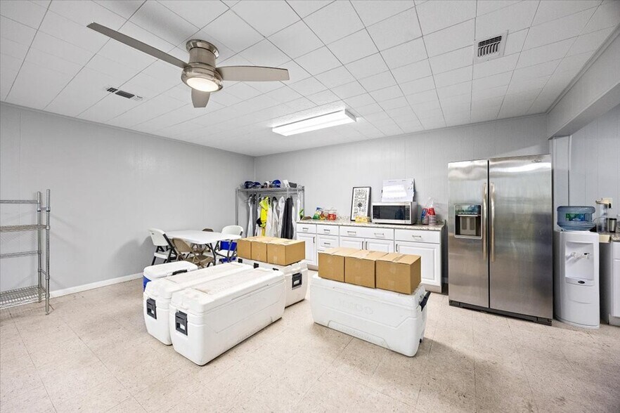 More Photos Of 100 E Borden St, Diboll Religious Facility For Sale