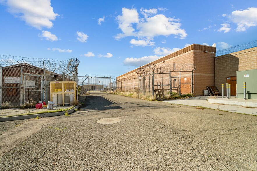 More Photos Of 185 W Gale Ave, Coalinga Correctional Facility For Sale