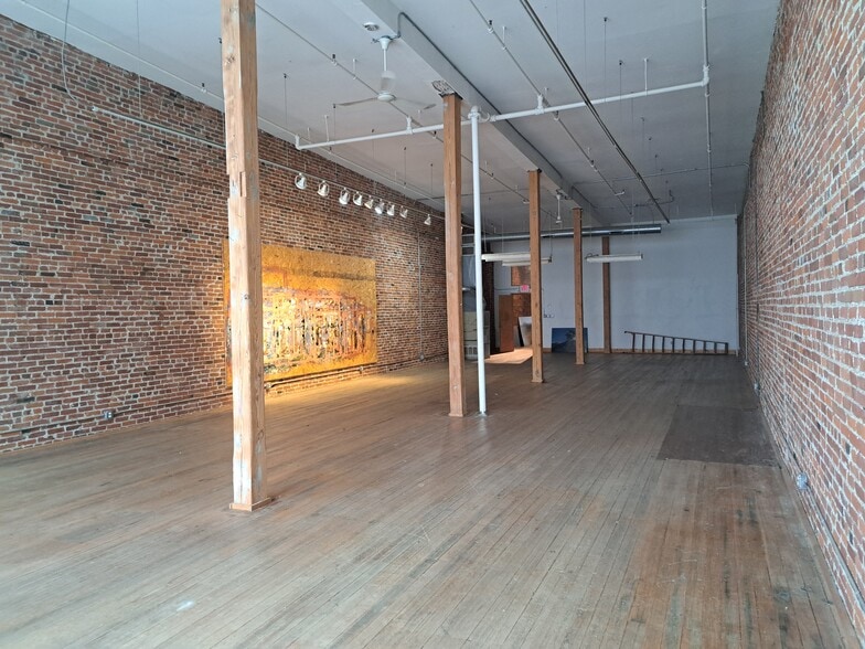 More Photos Of 1319 Washington Ave, Saint Louis General Retail For Sale