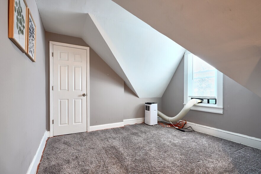 More Photos Of 16-18 Sudbrook Ln, Pikesville Office Residential For Sale