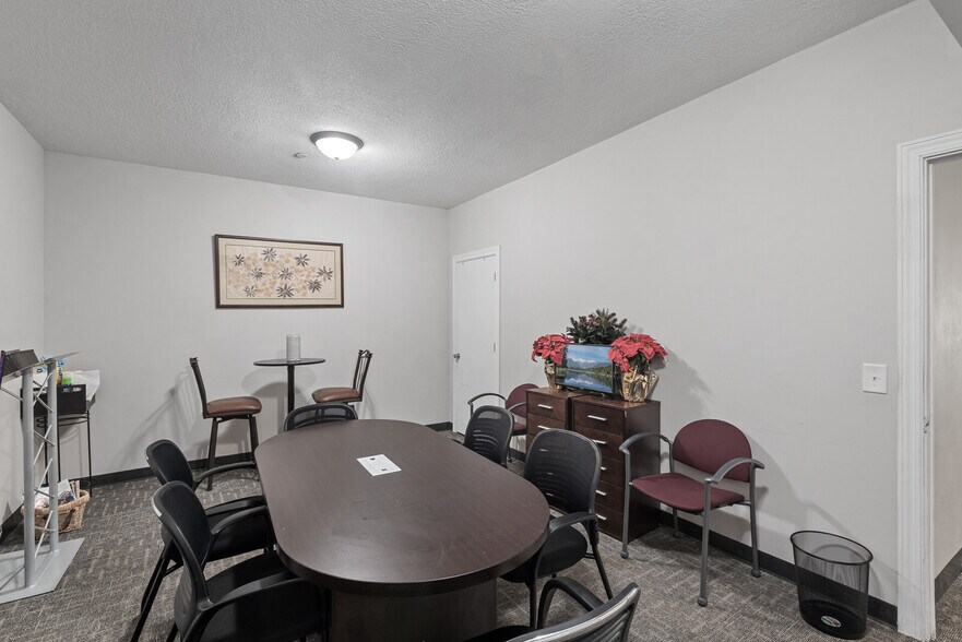 More Photos Of 1701-1713 Southcross Dr W, Burnsville Loft Creative Space For Sale
