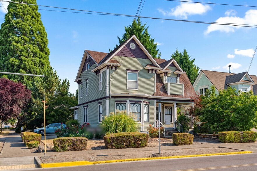 More Photos Of 707 NE 5th St, McMinnville Office For Sale