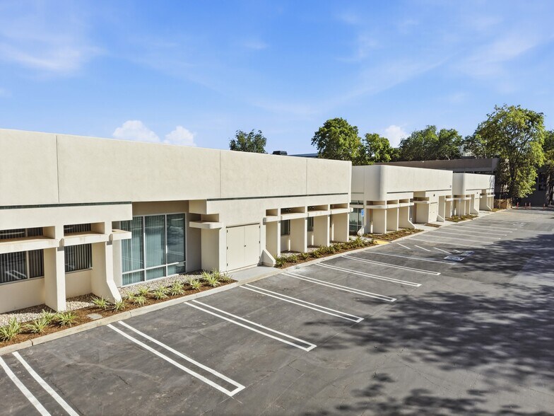More Photos Of 1371 Warner Ave, Tustin Unknown For Lease