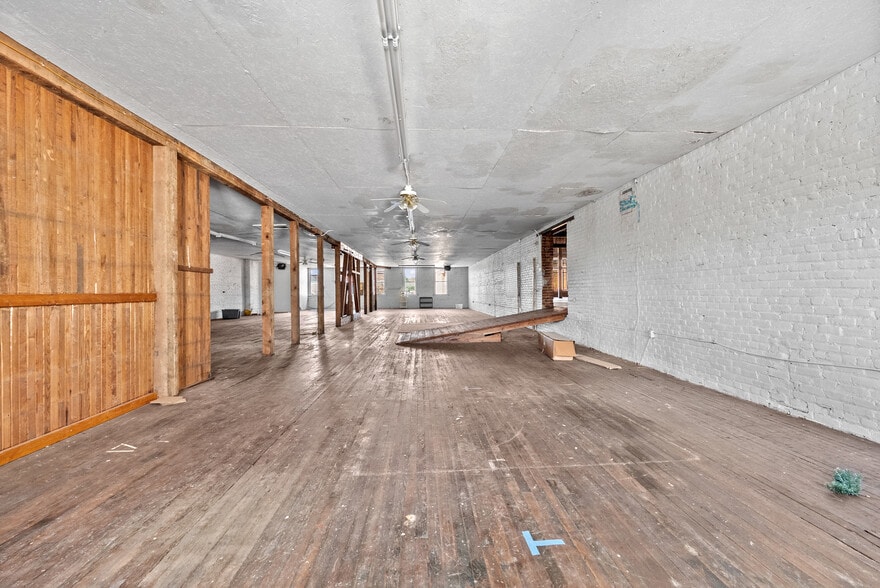 More Photos Of 1850 Church St, Appomattox Bar For Sale