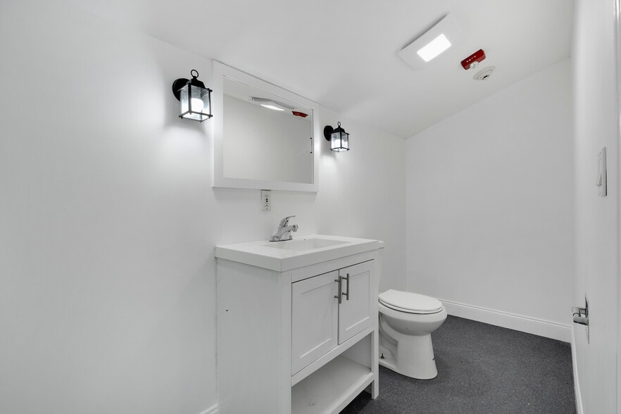 More Photos Of 307 Falmouth Rd, Hyannis Office For Sale