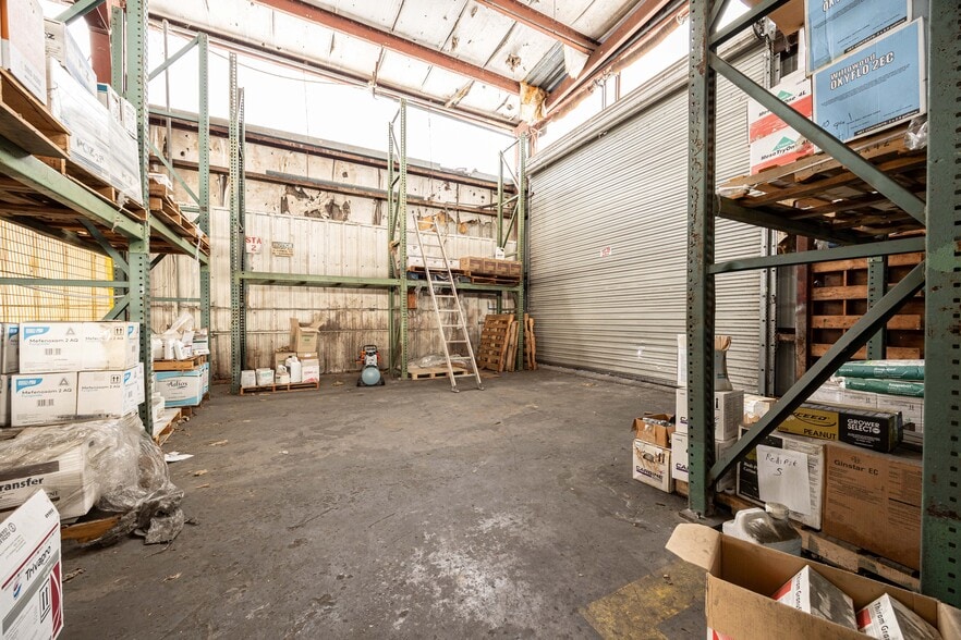 More Photos Of 3710-3719 E Us-90, Lake City Manufacturing For Lease