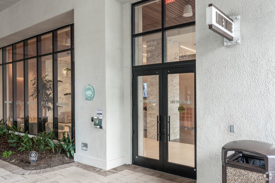 More Photos Of 225 S Dixie Hwy, Coral Gables Coworking Space