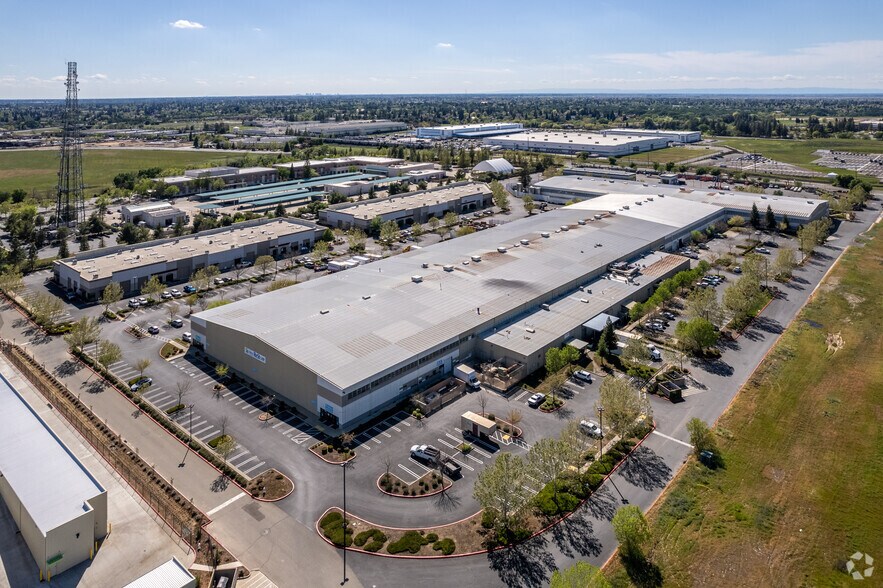 More Photos Of 8413 Washington Blvd, Roseville Warehouse For Lease