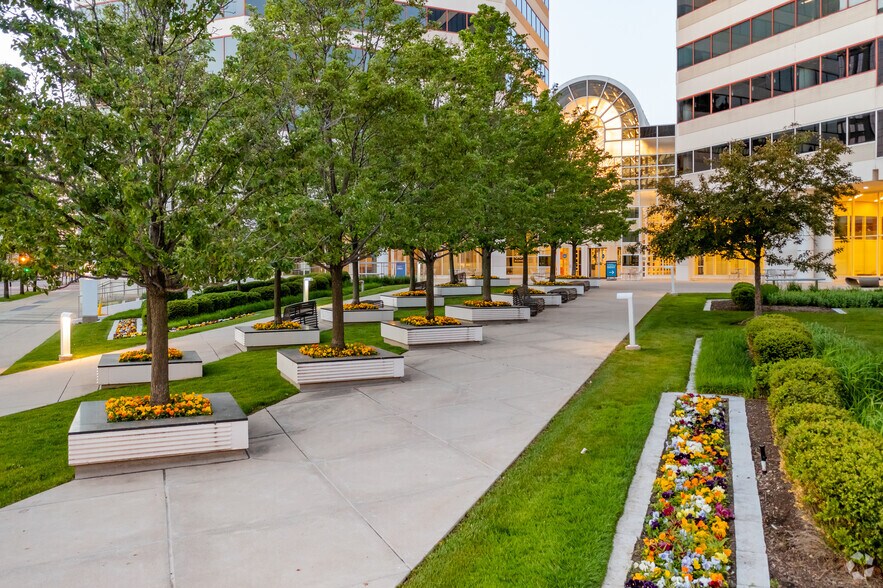 More Photos Of 330 E Kilbourn Ave, Milwaukee Office For Lease