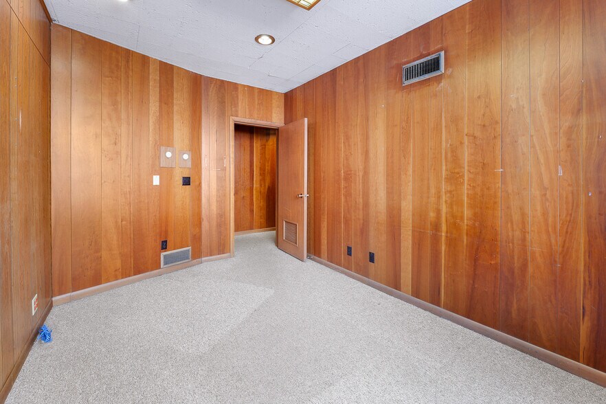 More Photos Of 6 E 1st St, Fond Du Lac Office For Sale