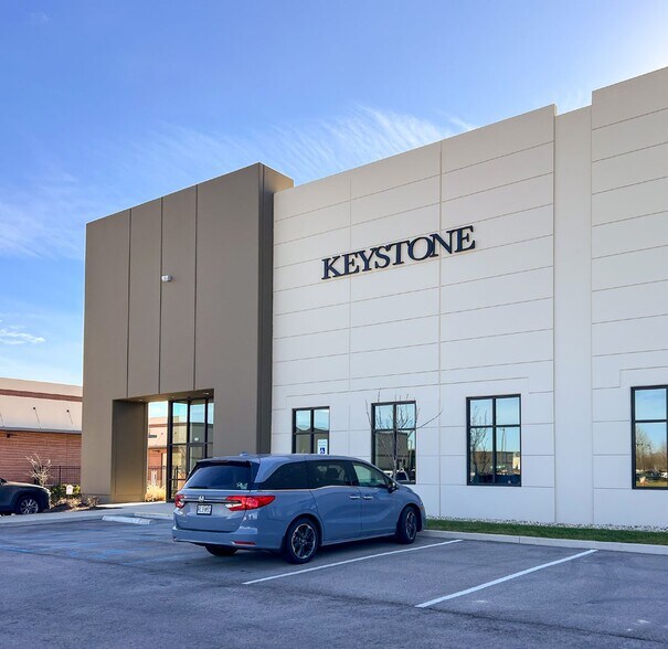 More Photos Of 673-675 Spirit Valley West Dr, Chesterfield Warehouse For Sale