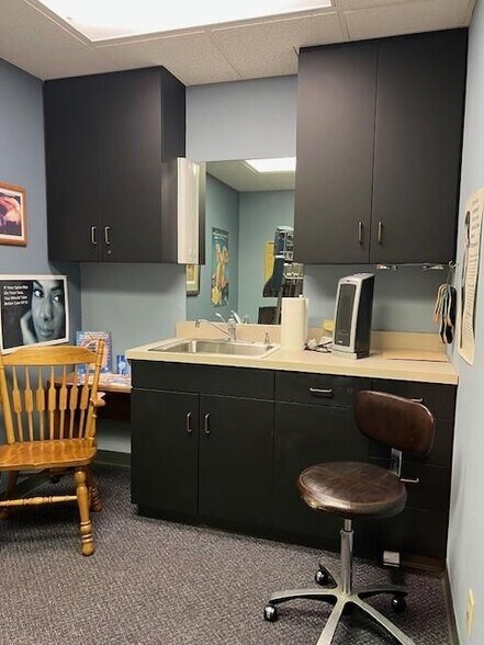 More Photos Of 1521 Northway Dr, Saint Cloud Medical For Sale